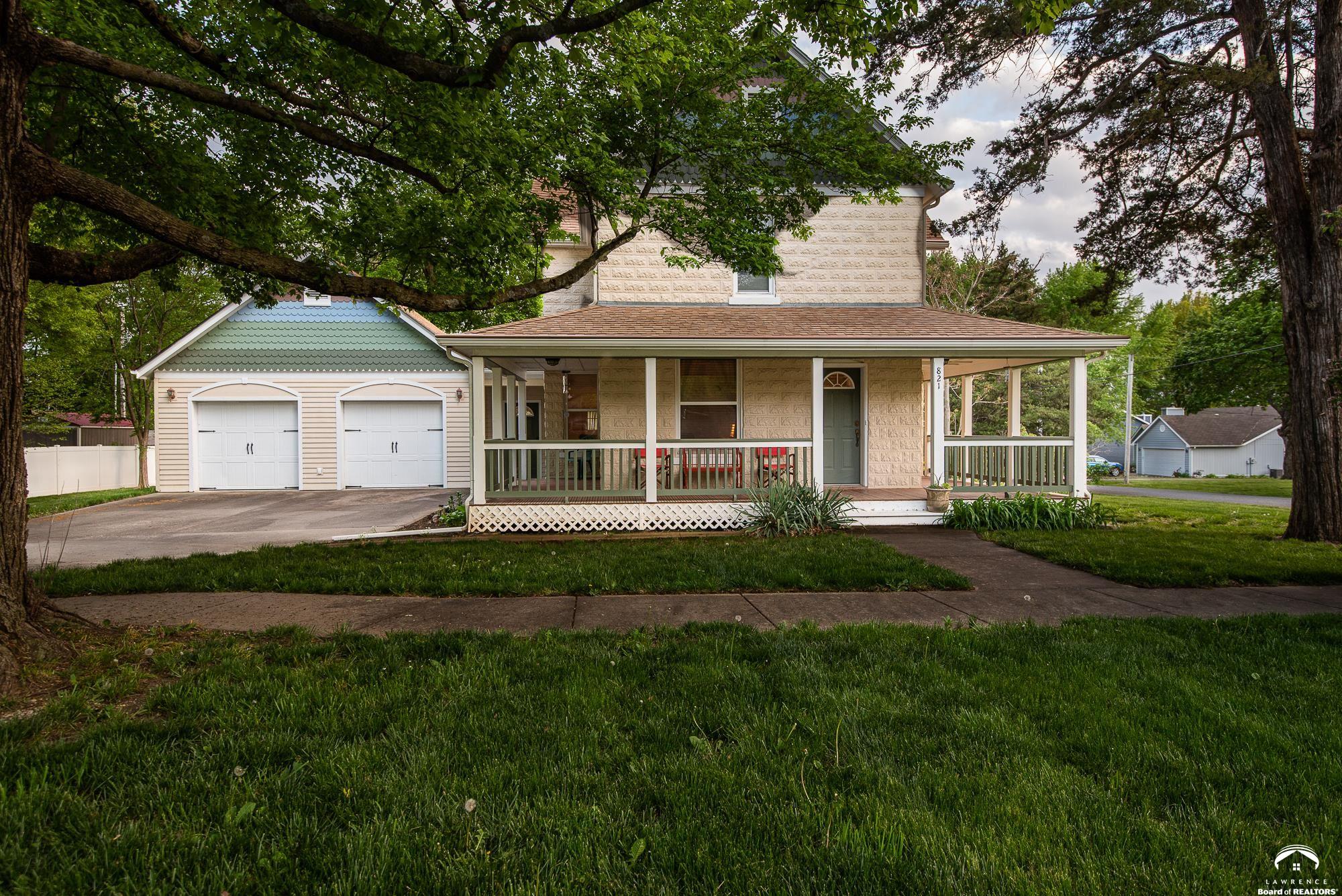 821 Monroe Street, Baldwin City, KS 66006