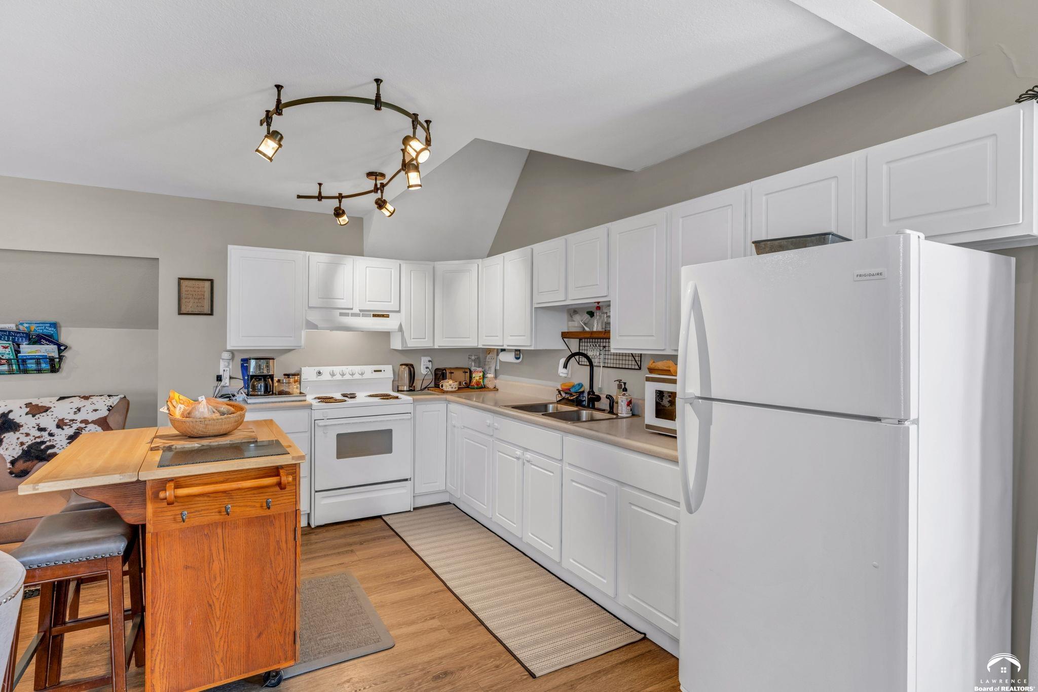 1431 N 1900 Road, Lawrence, KS 66044