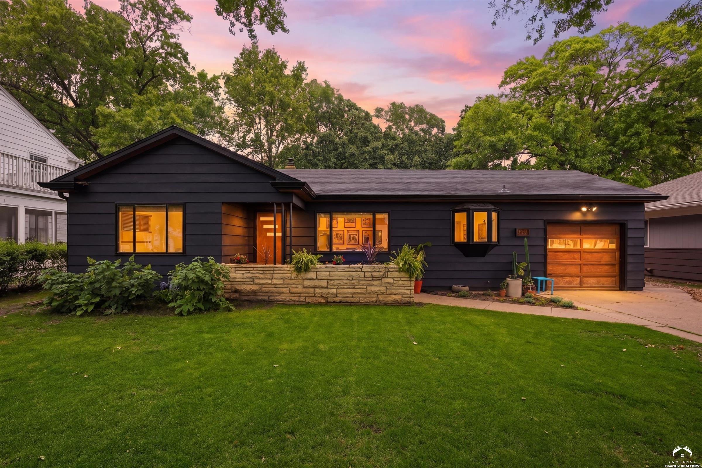 1506 University Drive, Lawrence, KS 66044