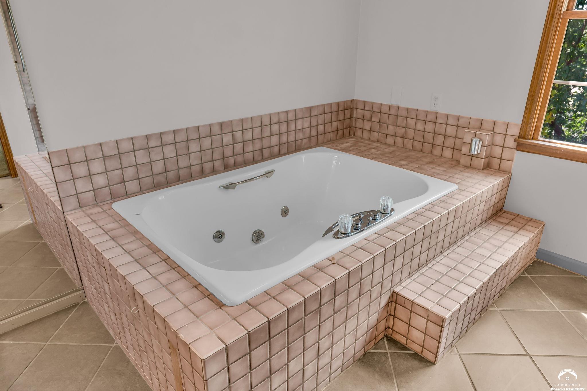 3403 Seminole Drive, Lawrence, KS 66047