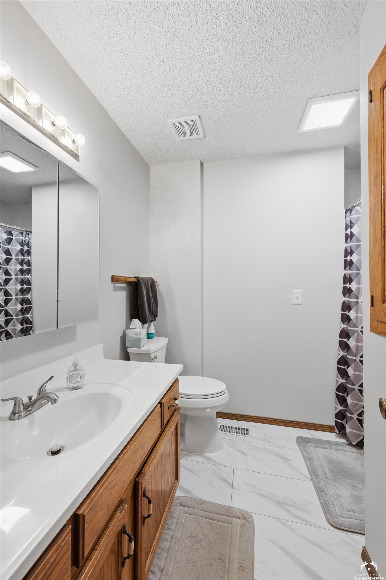 777 N 950 Road, Lawrence, KS 66047
